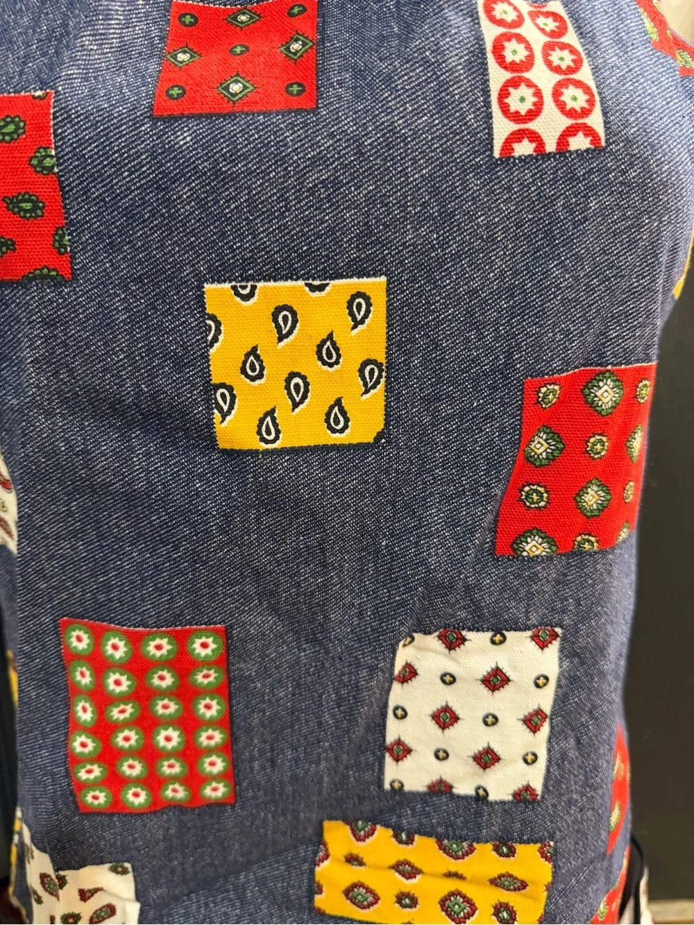 VTG Printed Denim-Look Apron with Red & Yellow Patch Pattern